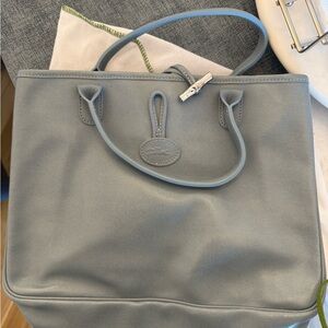 NWOT longchamp tote (comes with dust bag!)